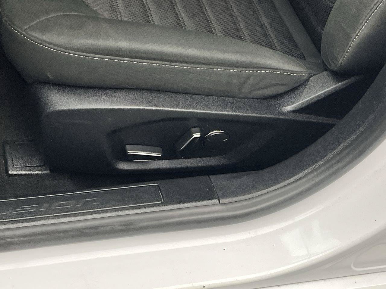 Used 2020 Ford Fusion SE AWD/4WD image 11
