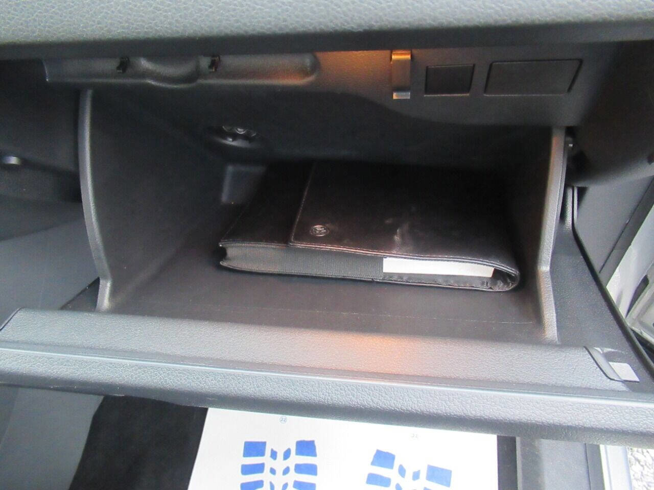 Used 2013 Volkswagen Tiguan SE image 27