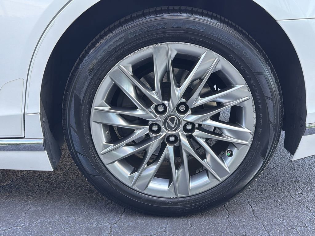 Used 2018 Lexus LS 500 w/ Accessory Package (Z2) image 20