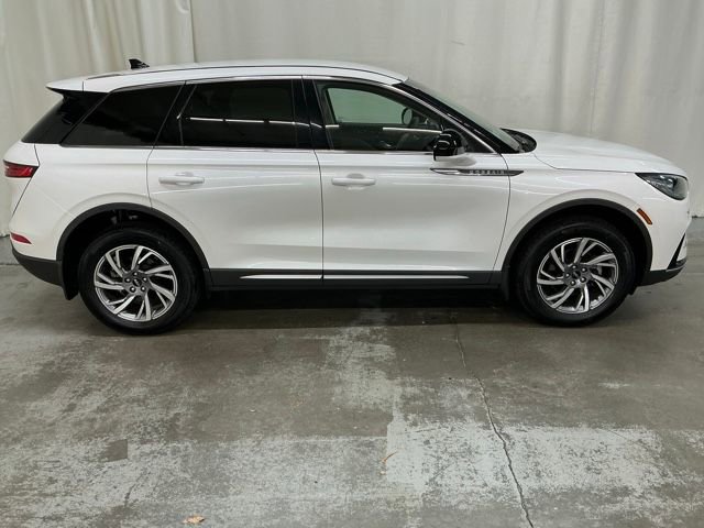 Used 2024 Lincoln Corsair AWD image 2