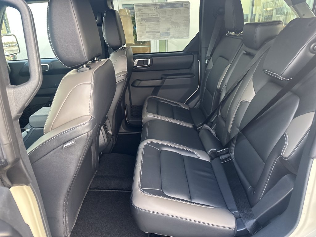 Used 2025 Ford Bronco Outer Banks AWD/4WD image 23
