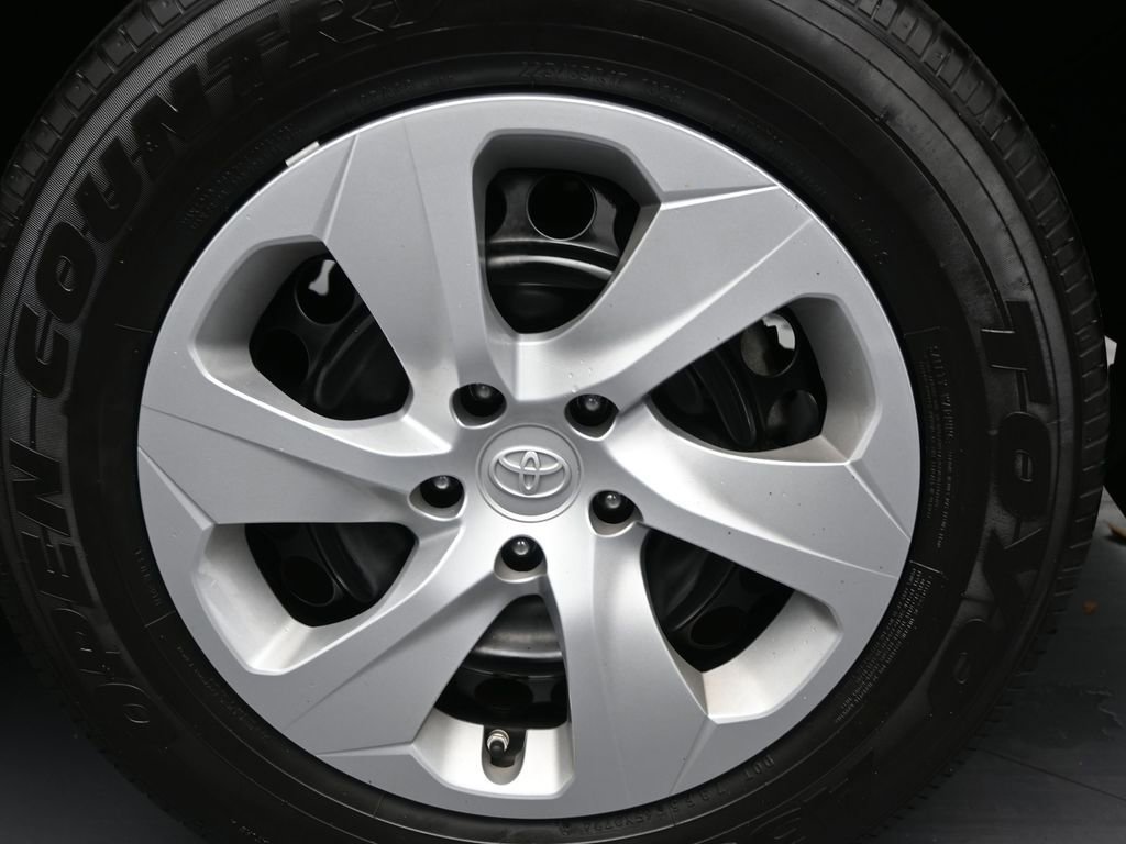 Used 2024 Toyota RAV4 LE image 10