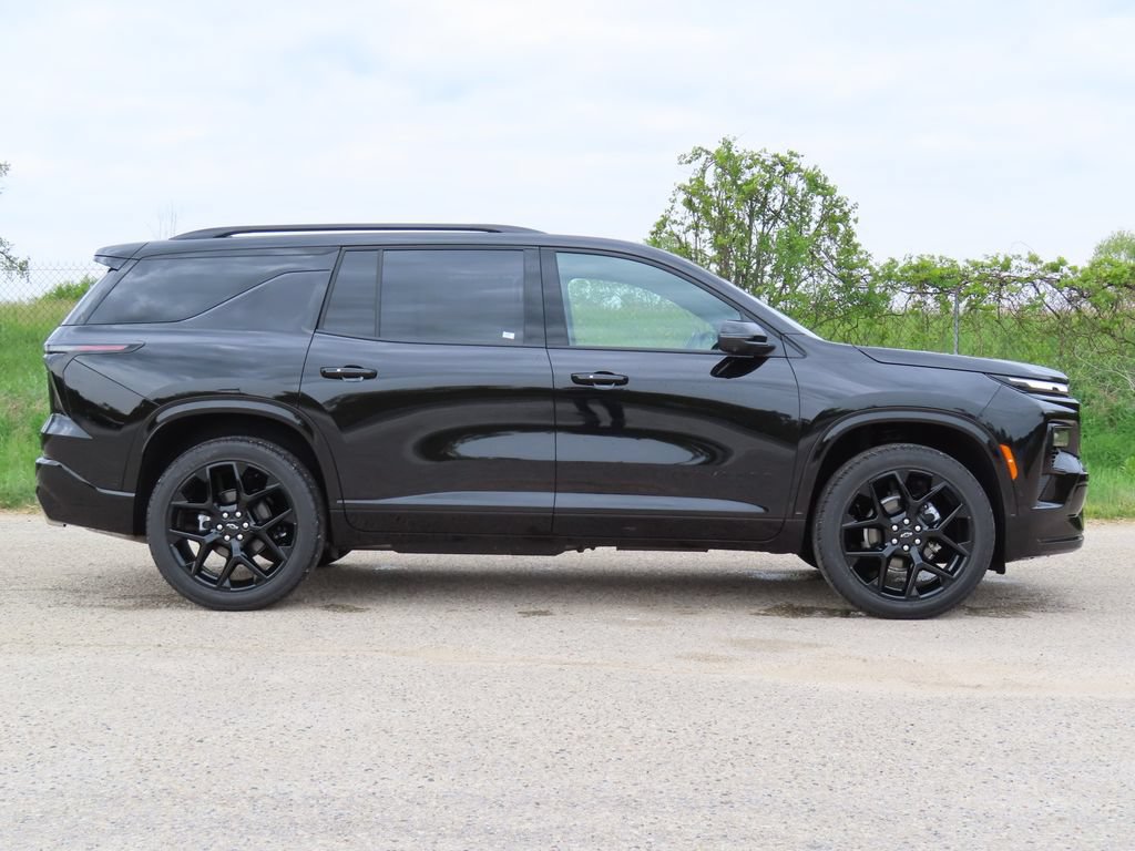 New 2026 Chevrolet Traverse RS w/ LPO, Floor Liner Package AWD/4WD image 2