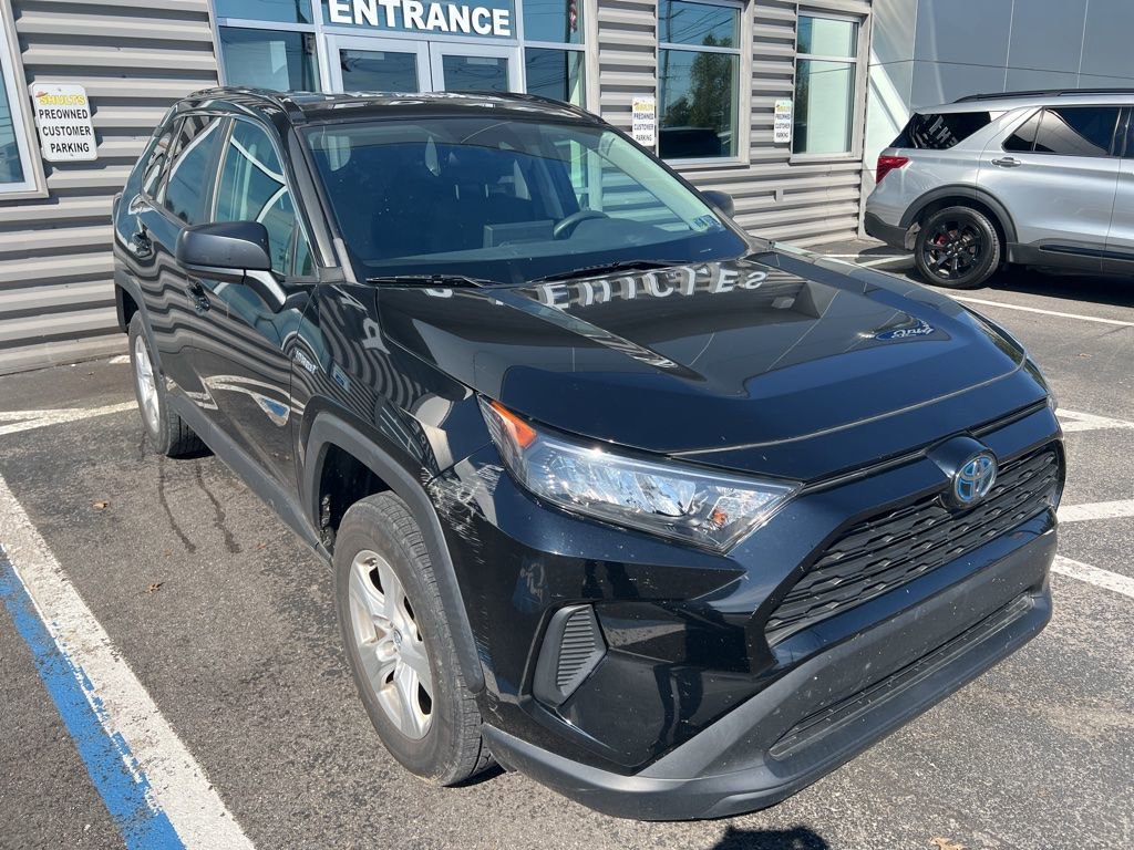 Used 2019 Toyota RAV4 LE image 4
