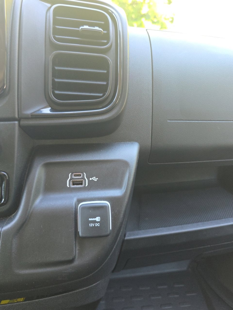 Used 2025 RAM ProMaster 2500 w/ U-Haul Equipment Group FWD image 33