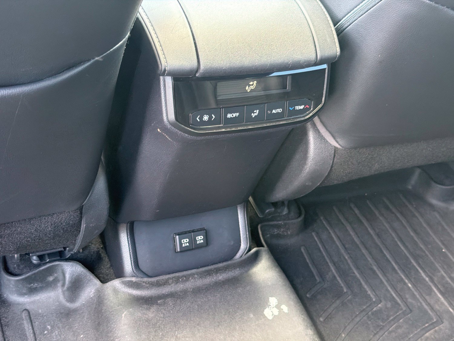 Used 2021 Toyota Highlander XSE FWD image 25