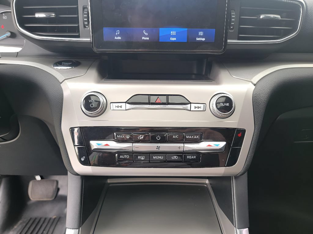 Used 2022 Ford Explorer XLT w/ Equipment Group 202A AWD/4WD image 21