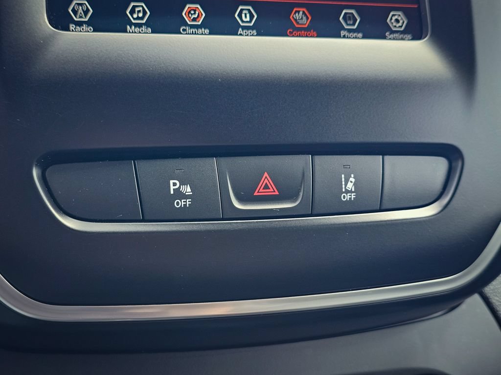 Used 2021 Jeep Cherokee Latitude Plus AWD/4WD image 27