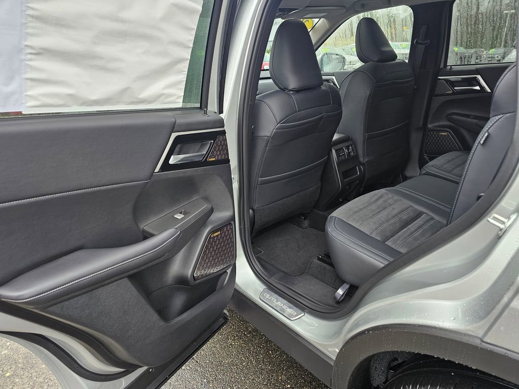 New 2026 Mitsubishi Outlander SE AWD/4WD image 11