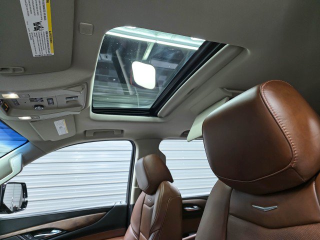 Used 2019 Cadillac Escalade Luxury AWD/4WD image 17
