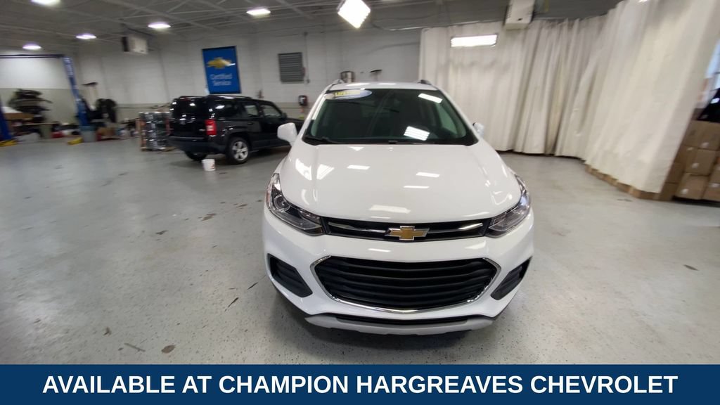 Used 2020 Chevrolet Trax LT w/ LT Convenience Package FWD image 3