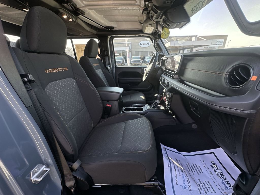 Used 2025 Jeep Gladiator Mojave w/ Convenience Group AWD/4WD image 24