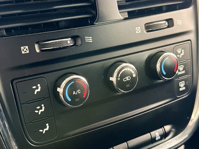 Used 2016 Dodge Grand Caravan American Value Package w/ UConnect Hands-Free Group image 15