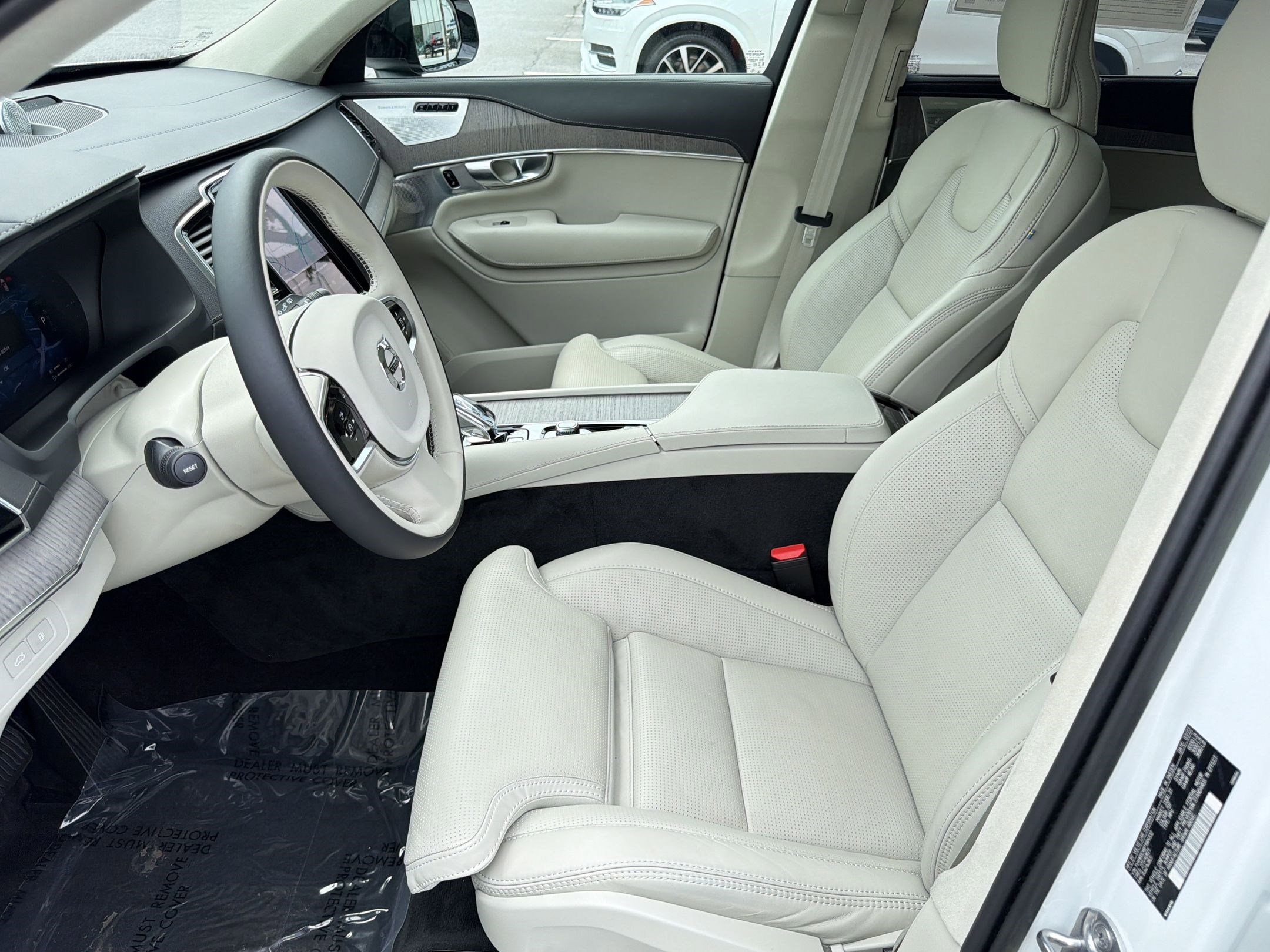 Certified 2023 Volvo XC90 T8 Ultimate w/ Lounge Package AWD/4WD image 5