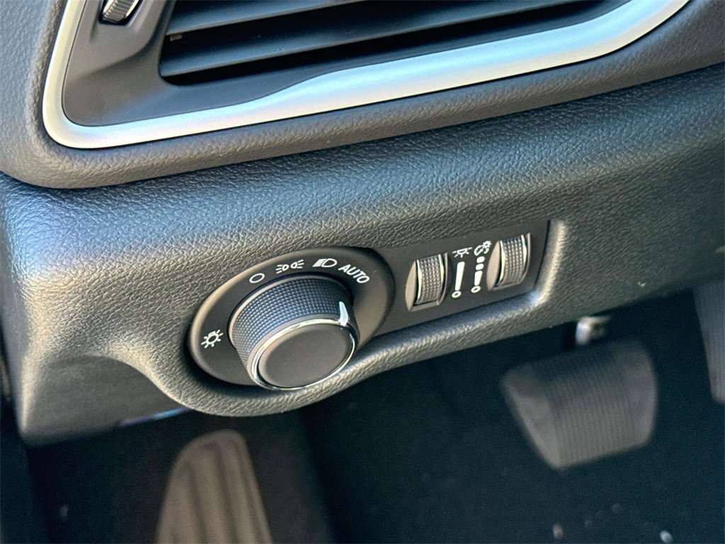 New 2026 Chrysler Voyager LX image 23