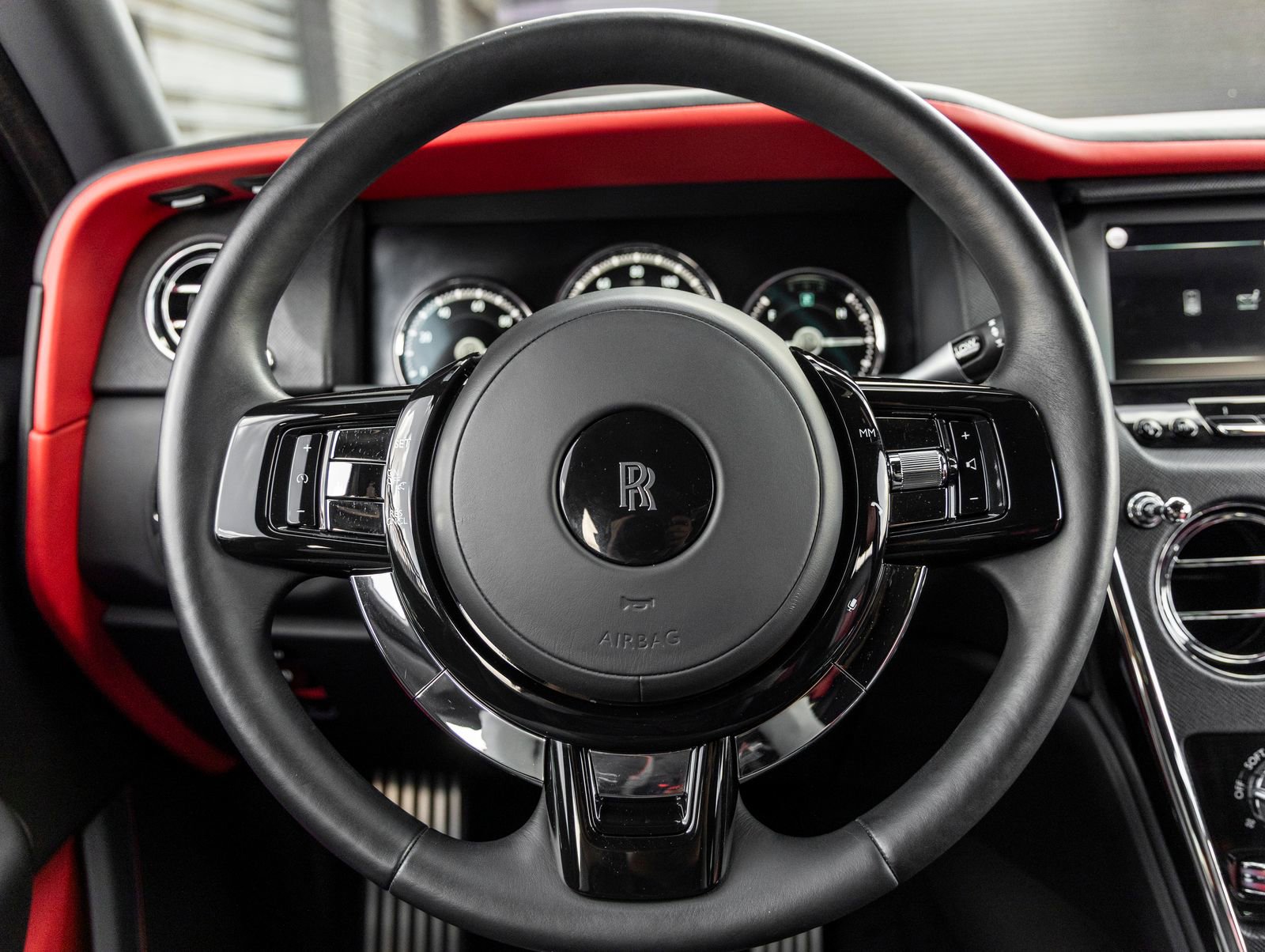 Certified 2023 Rolls-Royce Cullinan w/ Dark Exterior Package image 32