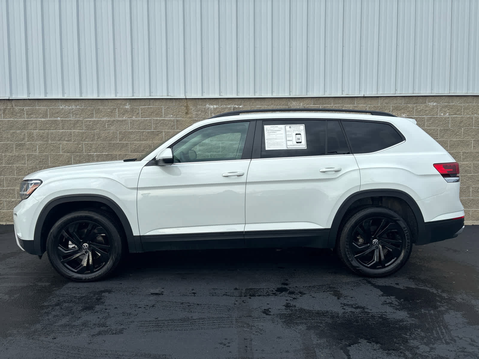 Used 2023 Volkswagen Atlas SE image 4