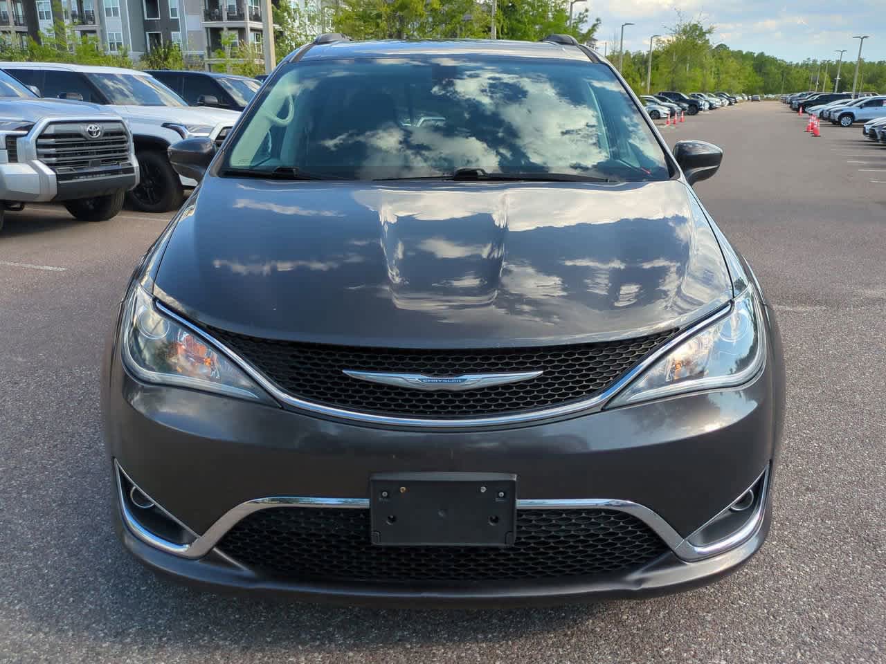 Used 2017 Chrysler Pacifica Touring-L FWD image 9