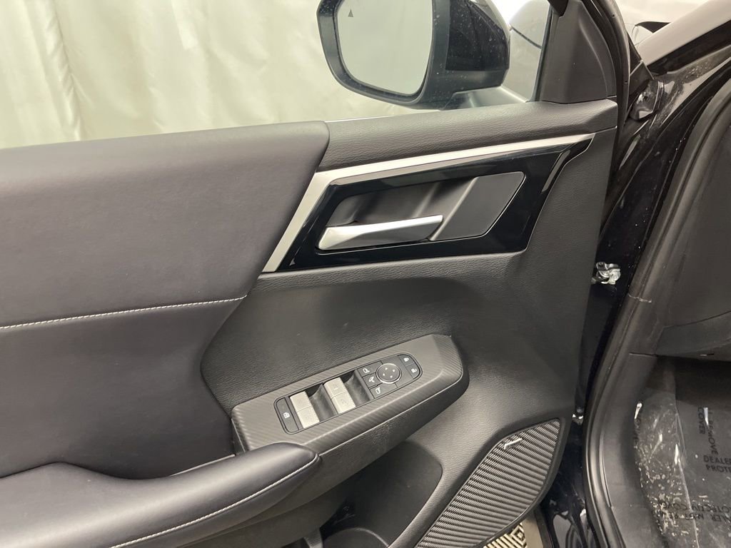 Used 2025 Mitsubishi Outlander SE image 19