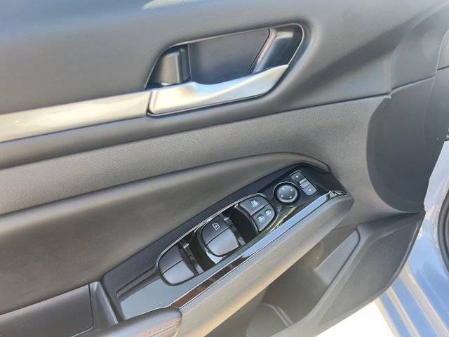 Used 2024 Nissan Altima 2.5 SR AWD/4WD image 11