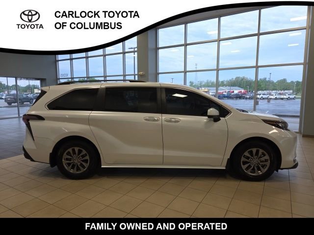Used 2024 Toyota Sienna XLE FWD image 6