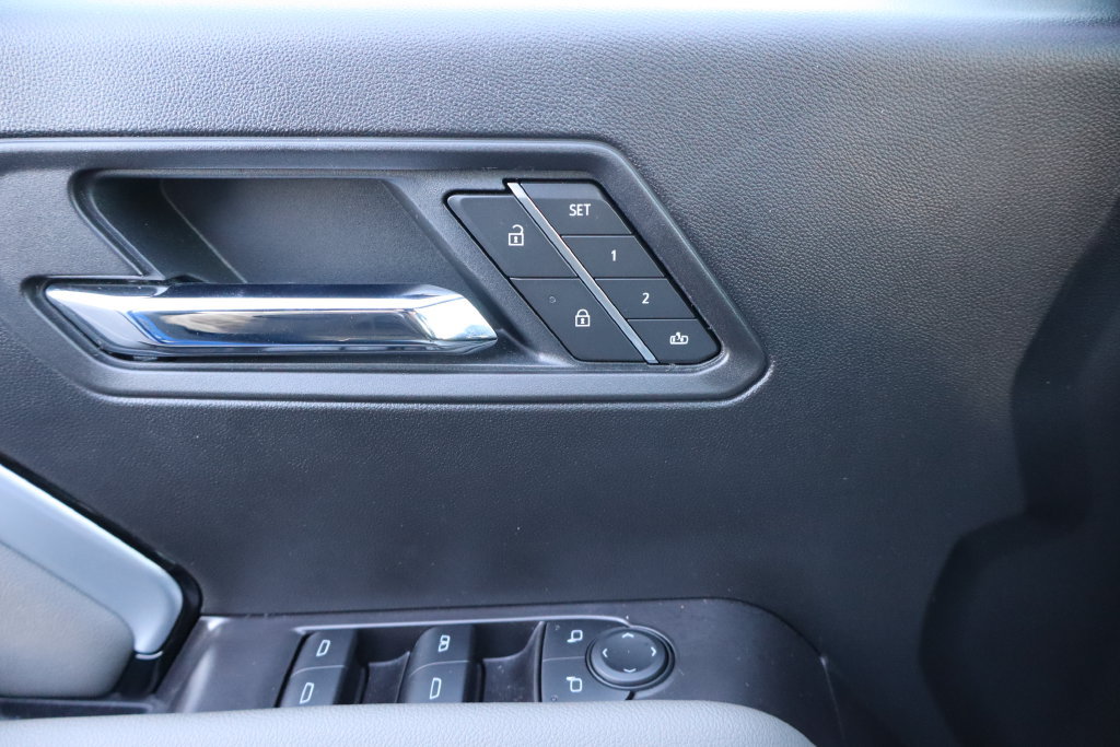 Used 2025 Chevrolet Colorado ZR2 w/ Technology Package AWD/4WD image 19