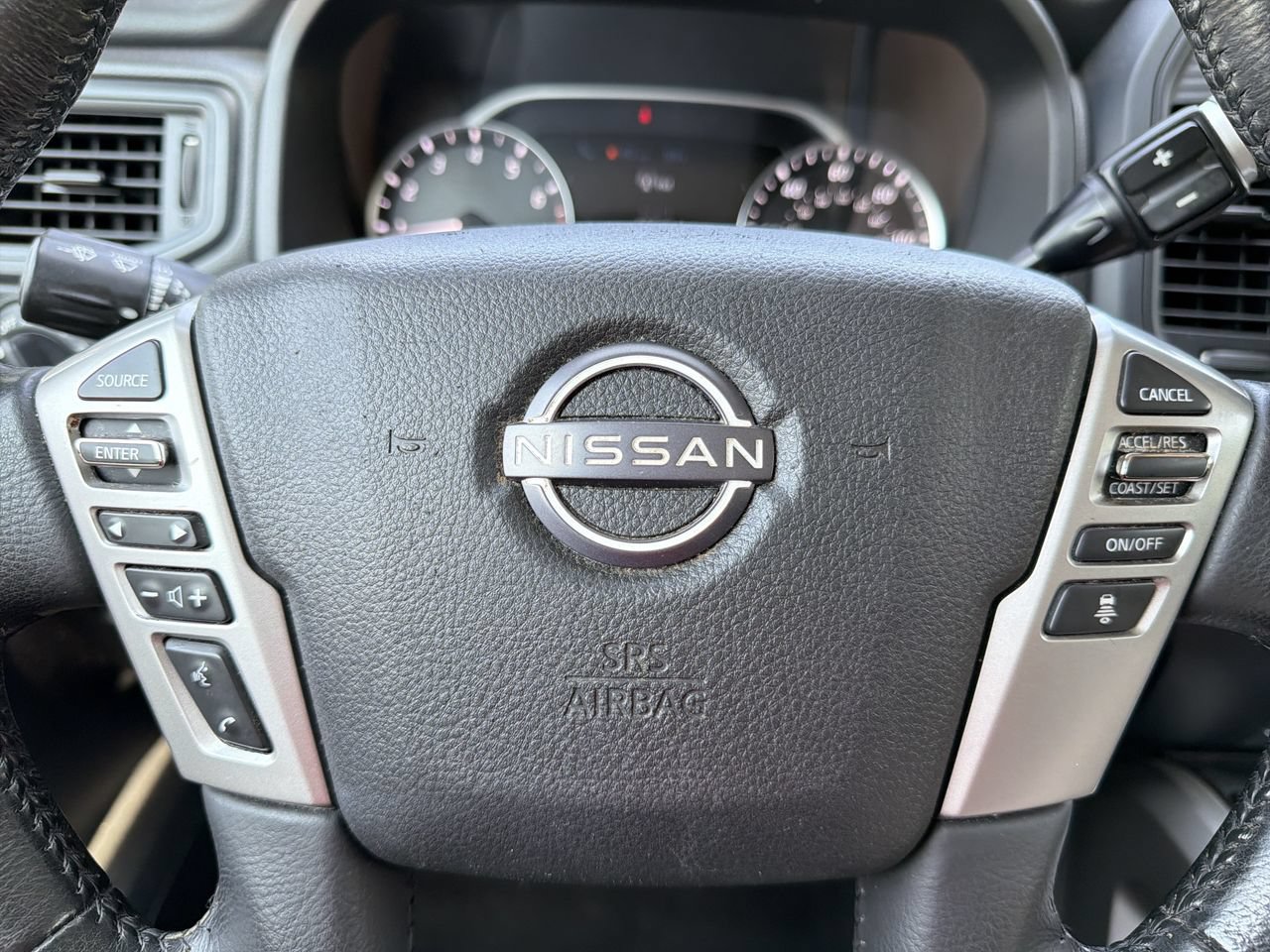 Used 2024 Nissan Titan SV w/ SV Convenience Package RWD image 13