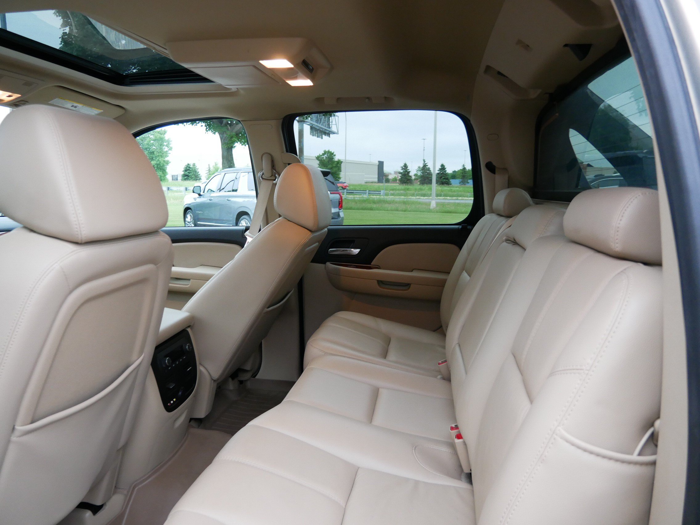 Used 2008 Chevrolet Avalanche LTZ w/ LTZ Preferred Equipment Group AWD/4WD image 10