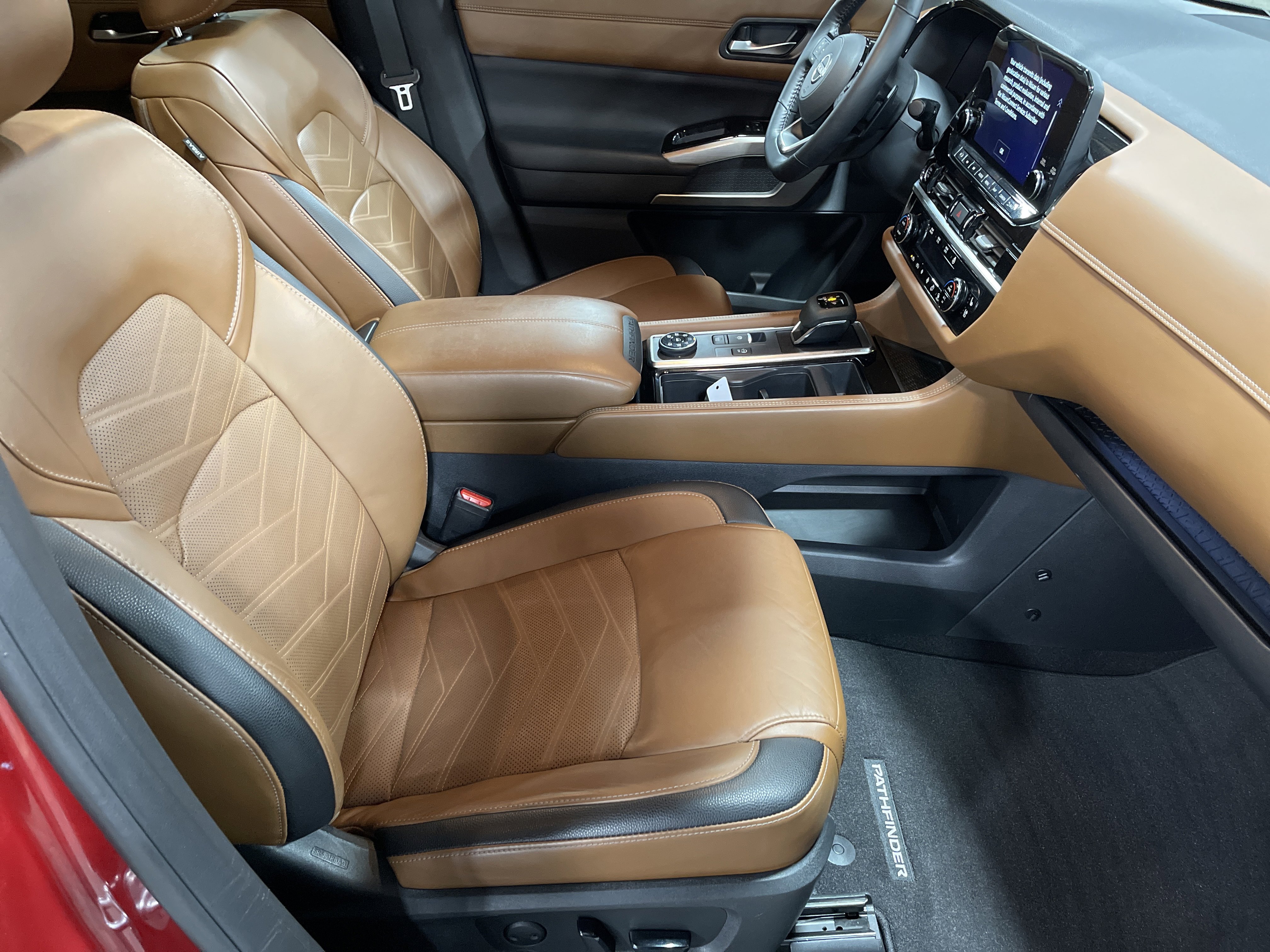 Used 2023 Nissan Pathfinder Platinum w/ Cargo Package image 16