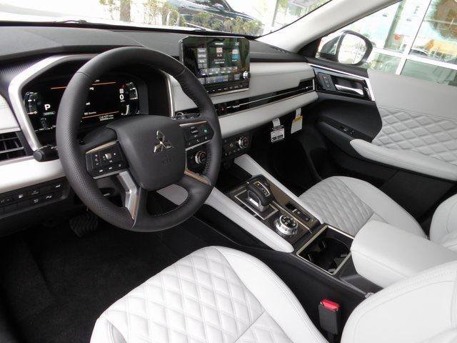 New 2025 Mitsubishi Outlander SEL image 13
