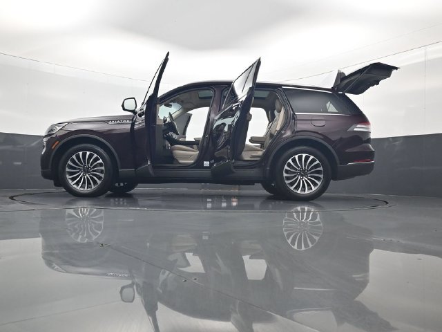 Used 2023 Lincoln Aviator AWD w/ Premium Package image 35