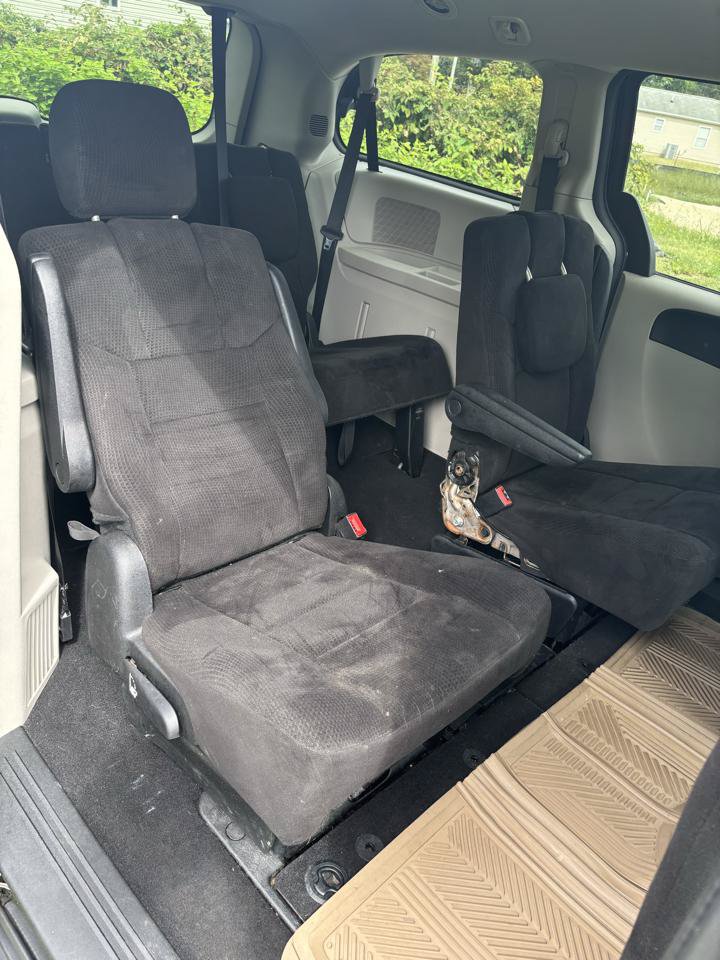 Used 2013 Dodge Grand Caravan SE FWD image 21