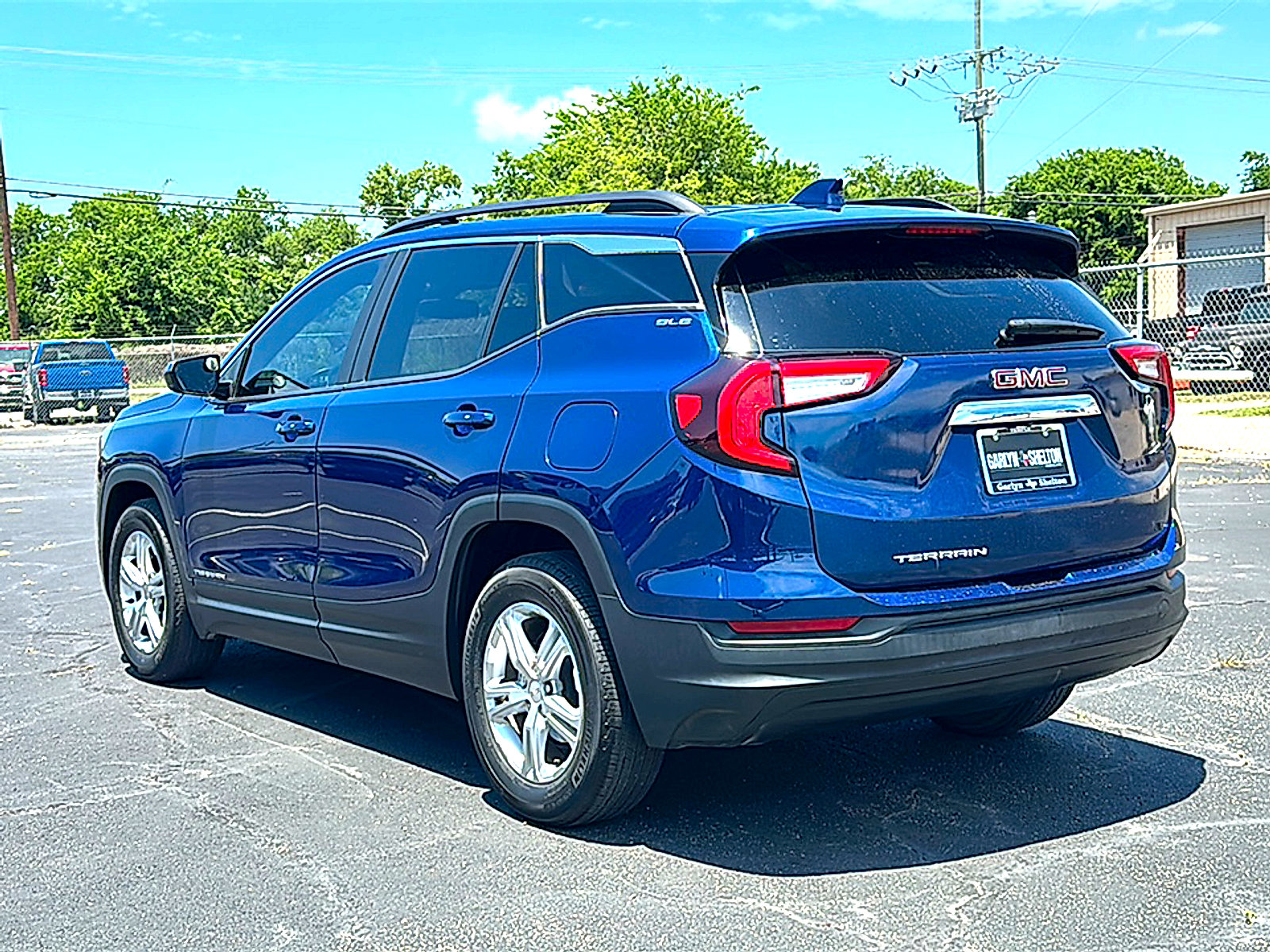 Used 2022 GMC Terrain SLE w/ Driver Convenience Package FWD image 6
