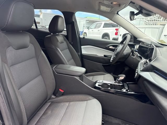 Used 2024 Chevrolet Trax LT w/ LPO, Blackout Package FWD image 9