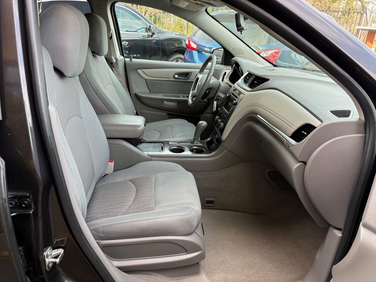 Used 2017 Chevrolet Traverse LT FWD image 26