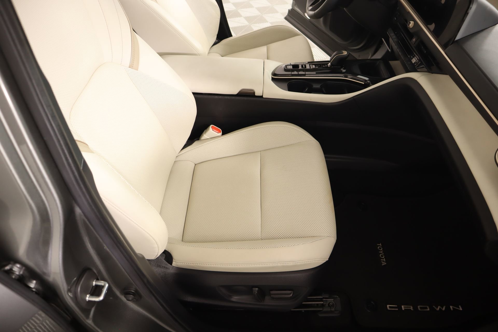 Used 2024 Toyota Crown Limited image 13
