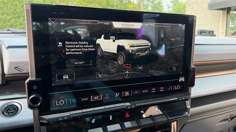 Used 2025 GMC Hummer EV 3X w/ LPO, Illumination Package AWD/4WD image 45