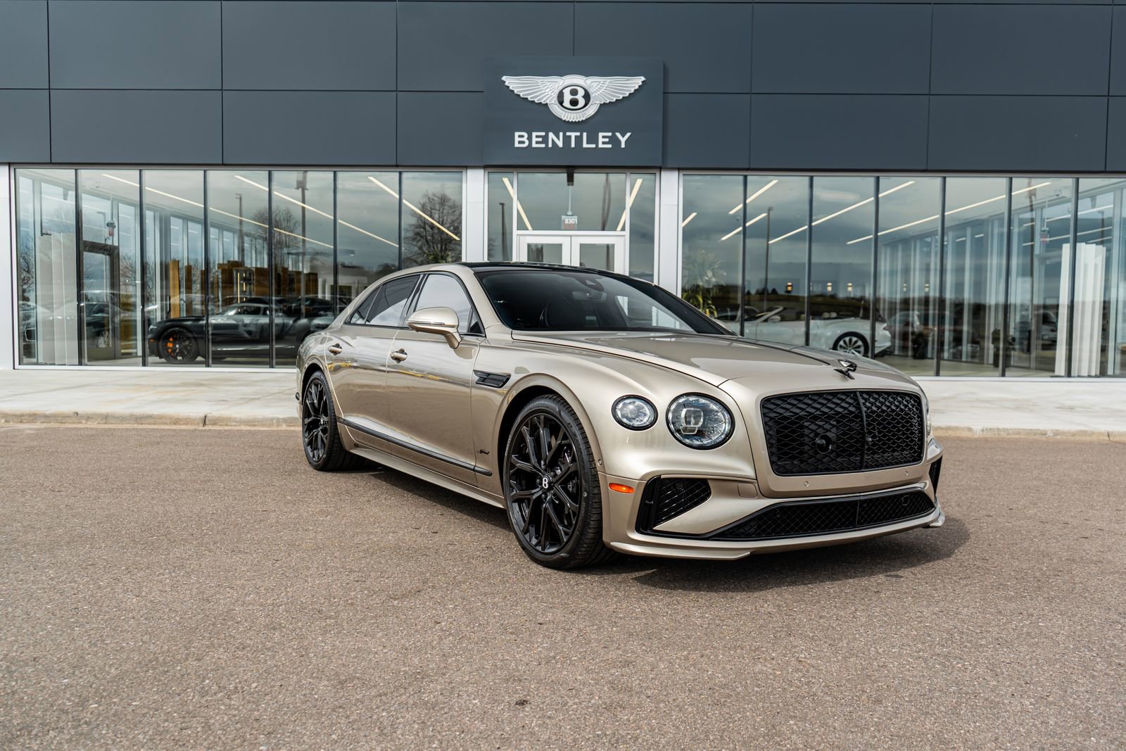 Certified 2025 Bentley Flying Spur Plug-In Hybrid image 17