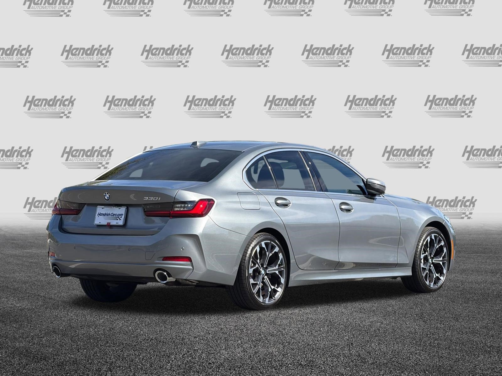Used 2025 BMW 330i Sedan w/ Premium Package image 5