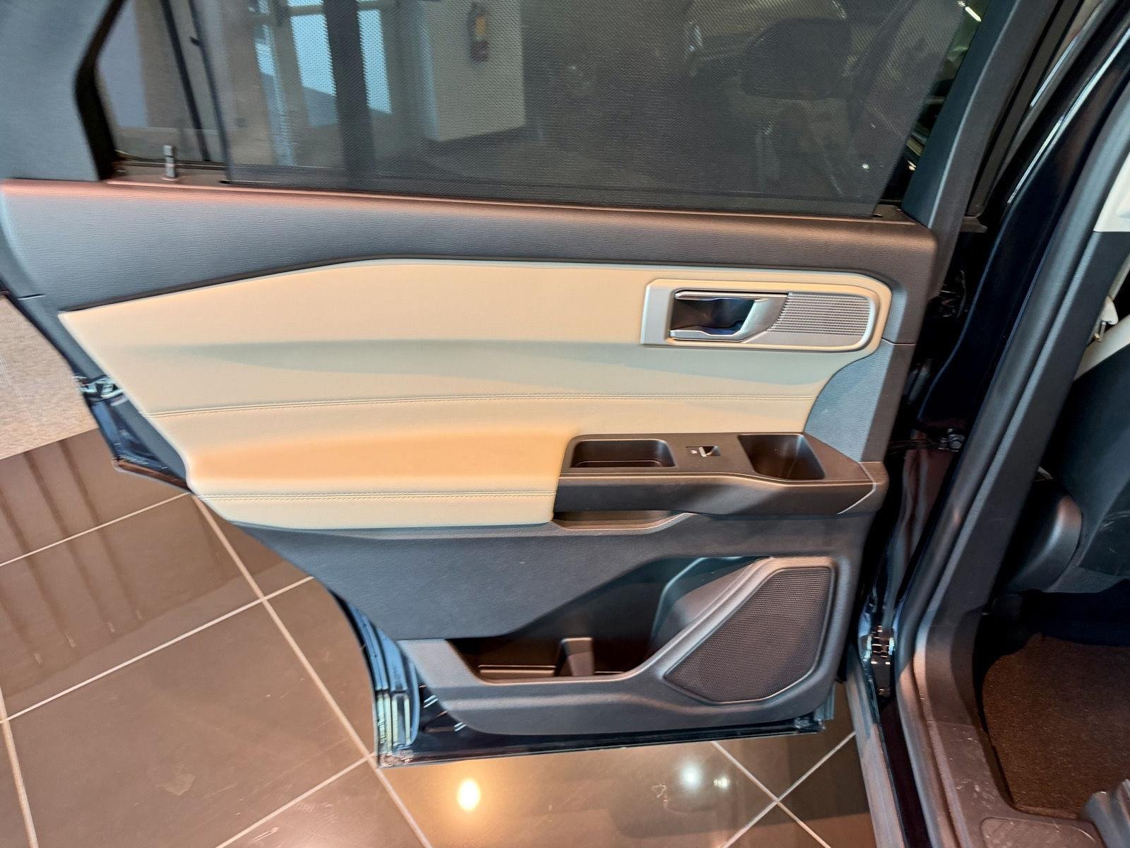 Used 2020 Ford Explorer Limited AWD/4WD image 22
