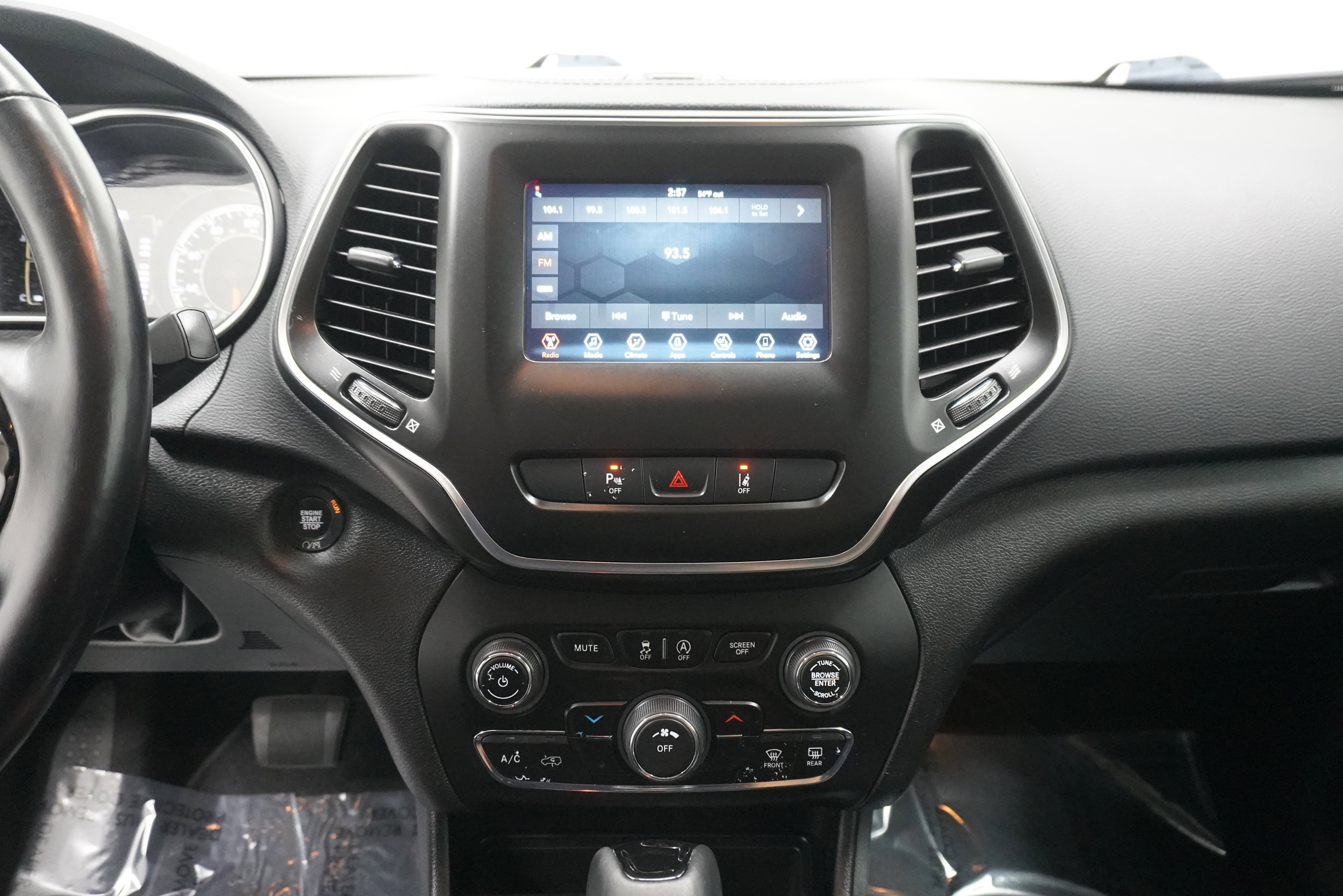 Used 2021 Jeep Cherokee Latitude Plus image 16