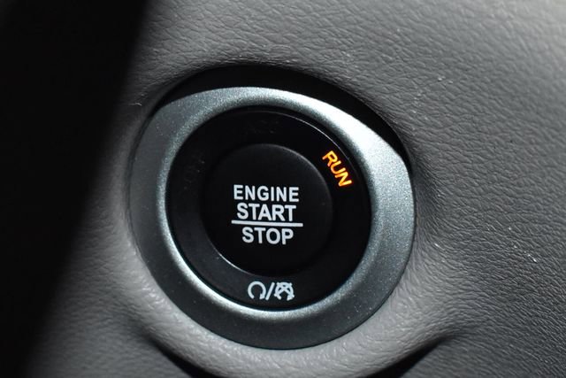 Certified 2024 Chrysler Pacifica Touring-L image 24