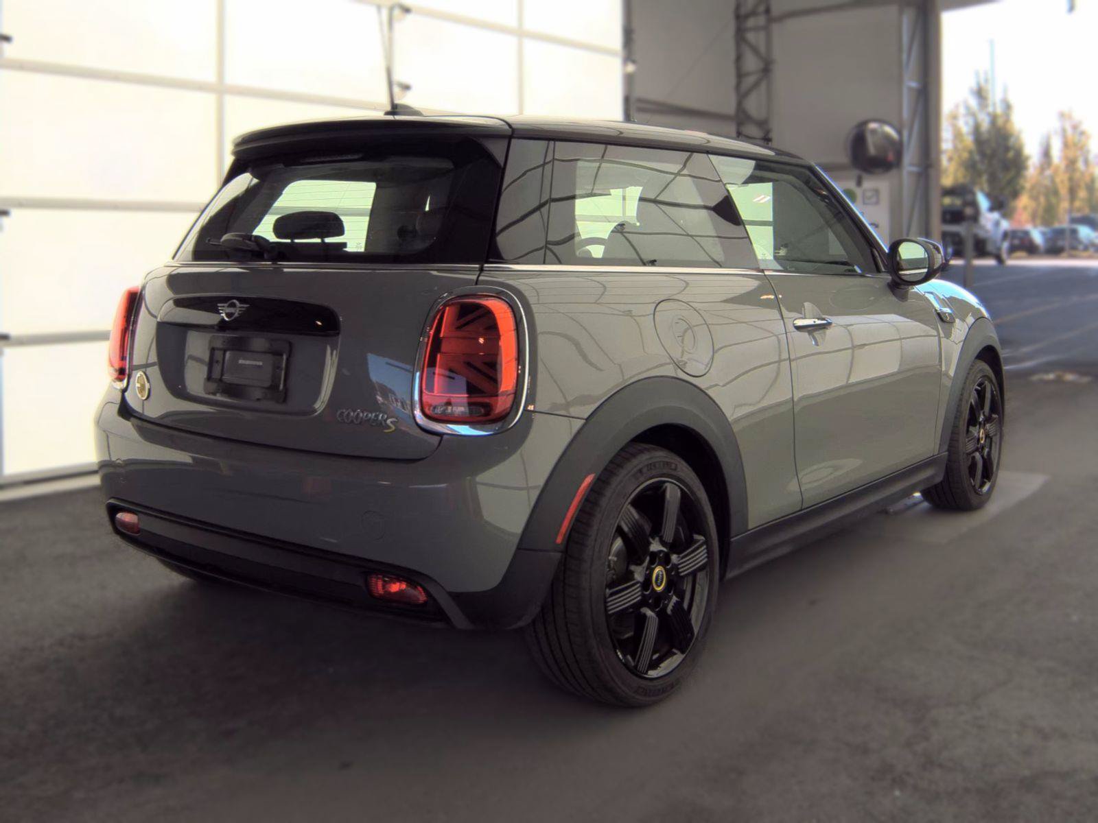 Used 2022 MINI Cooper SE FWD image 7