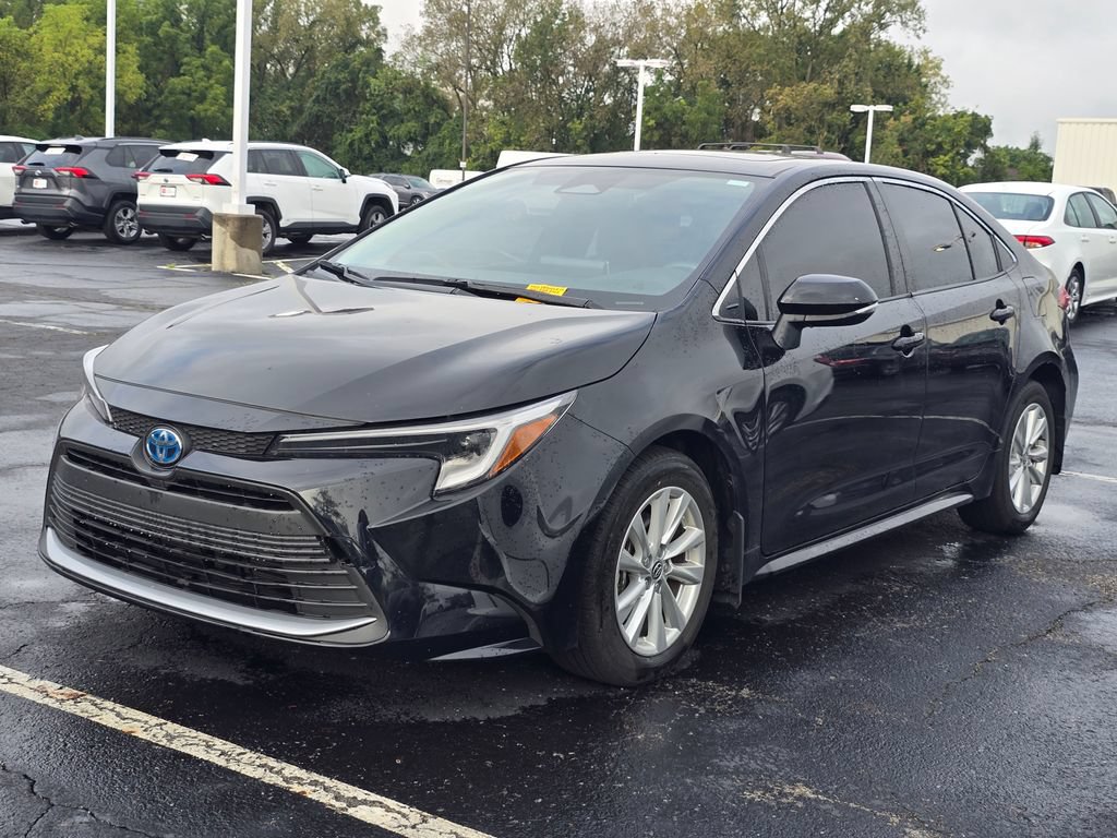 Used 2024 Toyota Corolla XLE FWD image 4