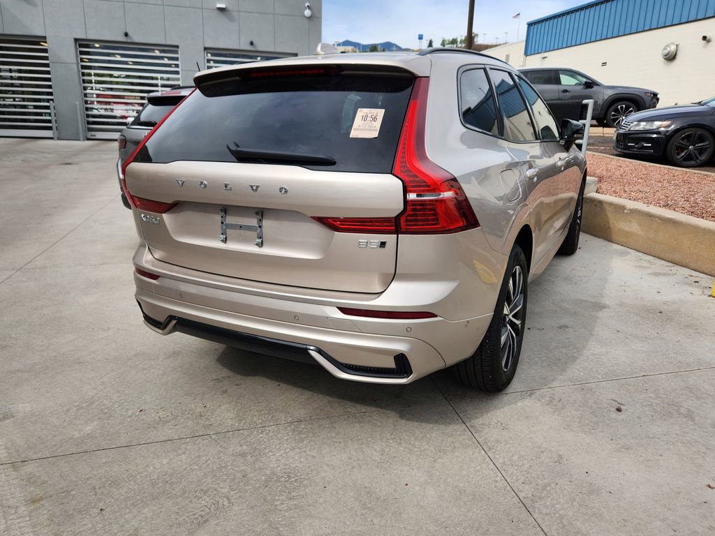 Used 2025 Volvo XC60 B5 Plus AWD/4WD image 8