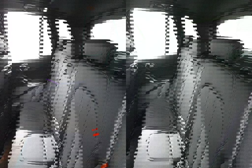 Used 2022 BMW X5 xDrive40i w/ Parking Assistance Package image 27