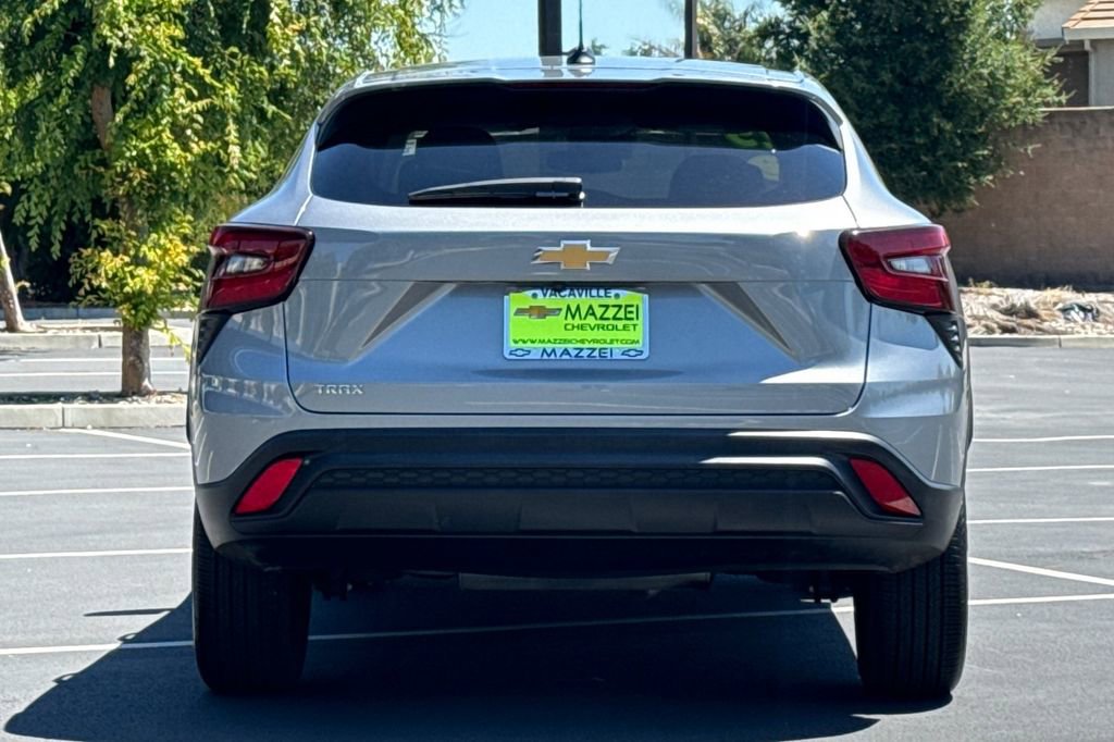 Used 2025 Chevrolet Trax LS FWD image 12