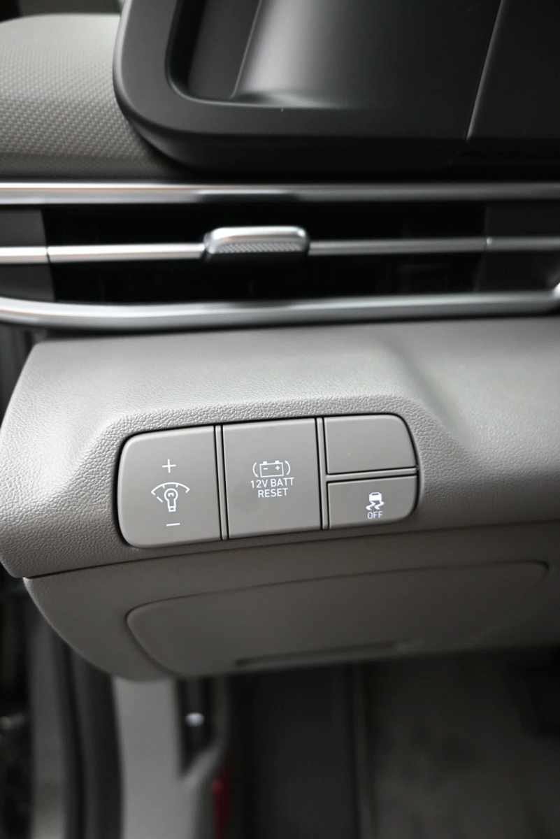 New 2026 Hyundai Elantra Hybrid FWD image 23