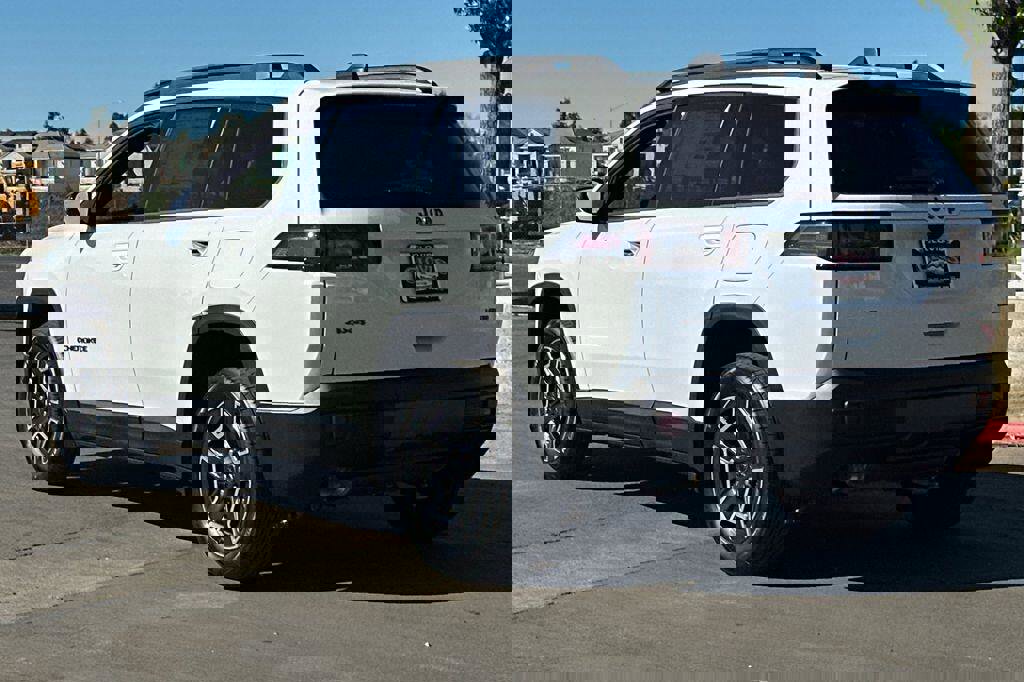 New 2026 Jeep Cherokee Laredo image 6