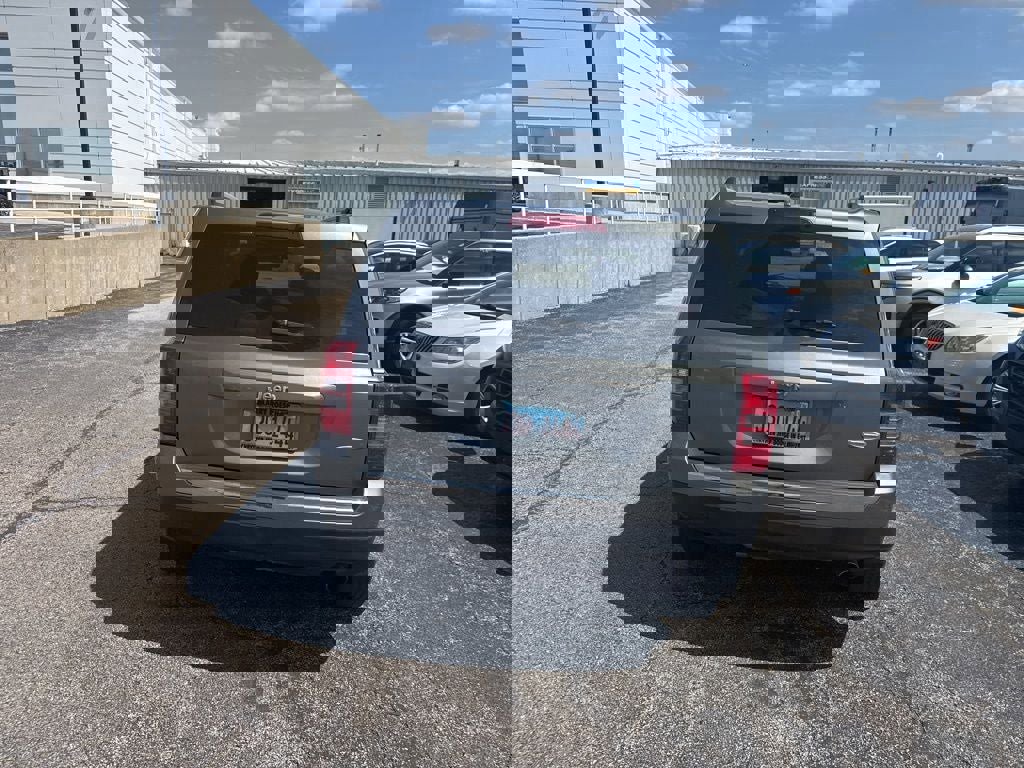 Used 2011 Jeep Patriot Latitude FWD image 4